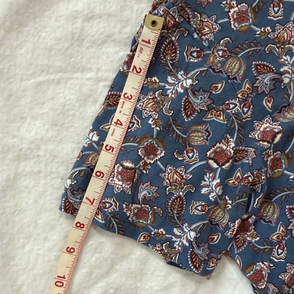 Lands' End Blue and Brown Floral V-Neck Tee - Picture 6 of 6